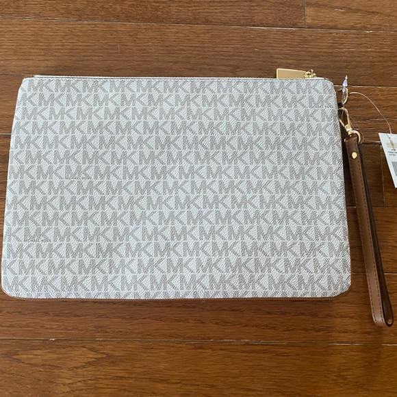 Authentic Michael Kors Jet Set signature large zip pouch. - Picture 2 of 4